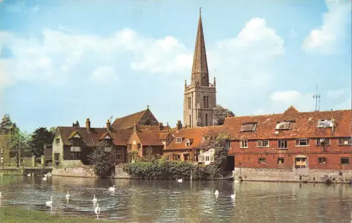 uk7966 st helens church and river thames abingdon uk