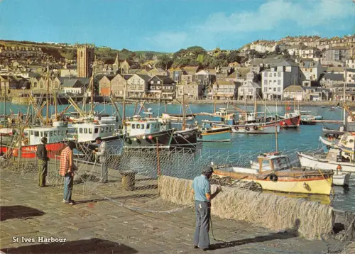 BR82247 st ives harbour ship bateaux uk
