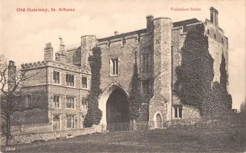 uk13874 old gateway st albans real photo uk