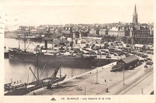 BR72356 st malo les bassins et vieille ship bateaux france