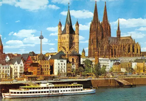 BT12487 Köln am Rhein Rhein mit Dom und Gross St Martin Bonn Schiffsbateaux