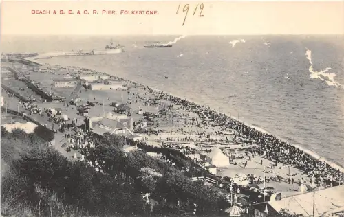 BR60199 Strand Pier Schiff Bateaux Folkestone UK