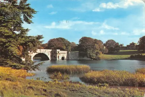 B100797 blenheim palace and grand bridge from rosamund s well uk