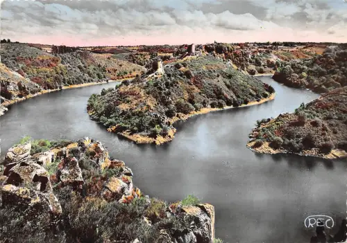 BR16229 Les Ruines de Crozant vue de St jallet france