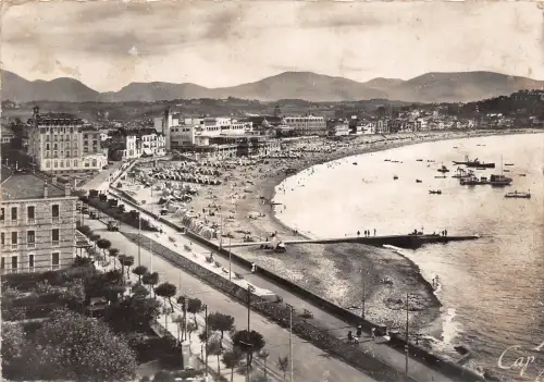 BR6606 St Jean de Luz Vue generale de la Plage france