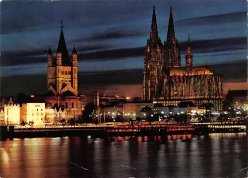 BT6165 Köln am Rhein Rheinufer mit Dom und Gr St Martin Germany