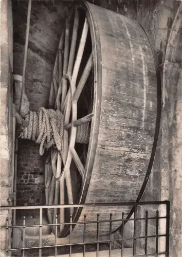 BT7312 Le Mont st michel l abbaye la route du mont charge France