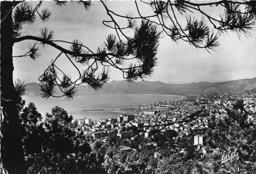 BR7409 vue generale sur le Golfe de la napoule Cannes france