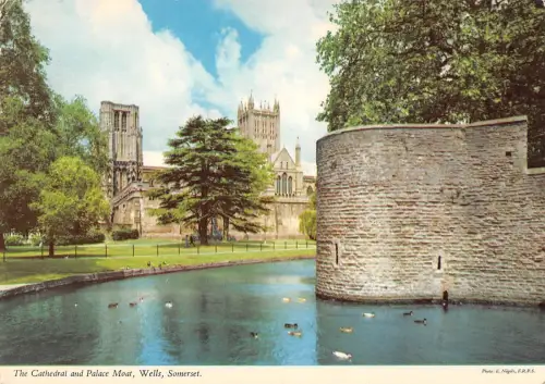 B102118 the cathedral and palace grabenbrunnen somerset uk