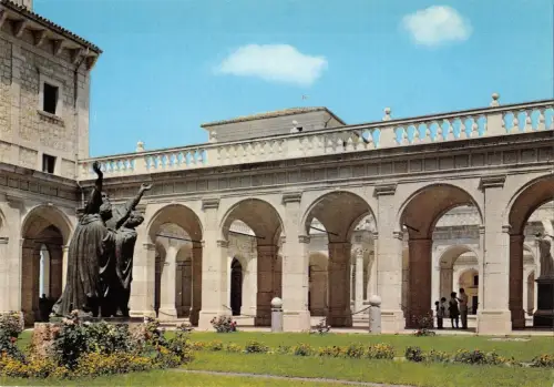 BT14432 I tre chiostri inferiori Montecassino Italien