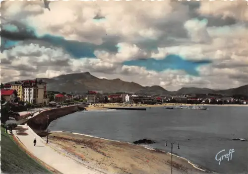 BR6549 vue generale de la Plage et massif de la rhune St jean de Luz france