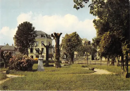 BR51669 St Privat le jardin public Frankreich