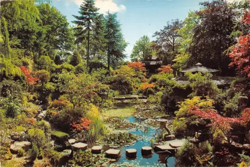 B99784 Japanische Garten Trittsteine Compton Acres Poole Dorset UK