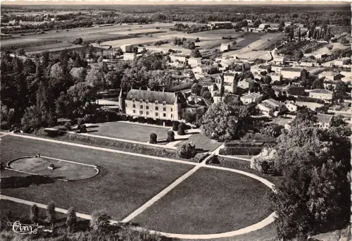 BR29021 St brice vue aerienne sur le chateau et le village Cognac Frankreich