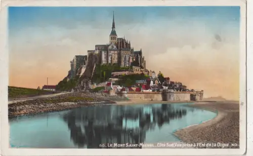 BG25785 le mont saint michel vue prise a l est de la digue france