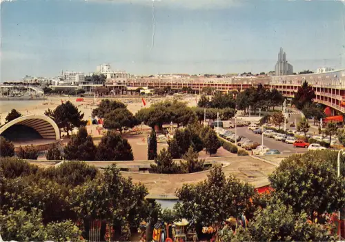 BT8036 Royan vue d ensemble du front de mer France