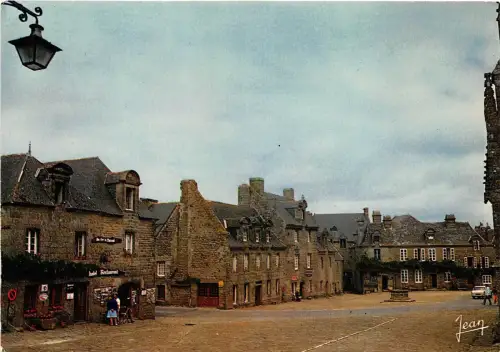 BR26226 Locronan vue generale de la place France