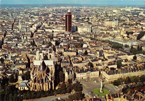 BR54705 vue generale avec la cathedrale nantes france