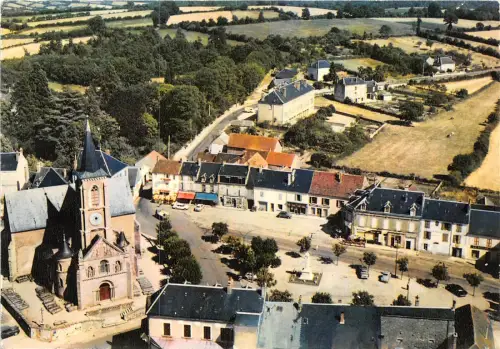 BR22406 Quare les Tombes vue generale de la place france