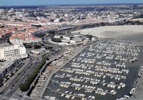 BT9027 Royan vue panoramique sur le port de plaisance France