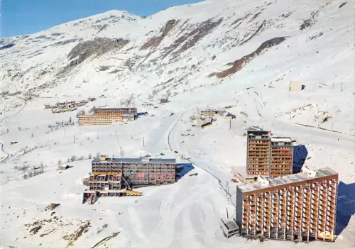 BT10240 Les menuires vue partielle de la station France