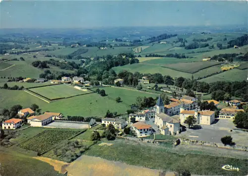 BR22267 Bardos vue generale sur le bourg france