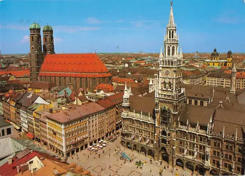 BT15526 Marienplatz Rathaus und Dom München Germany