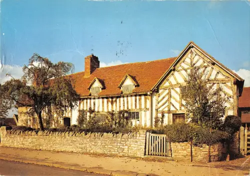 BR83215 moray ardens house wilmcote stratford upon avon uk