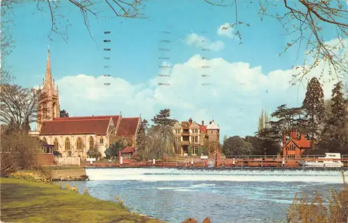 uk10021 weir on the river thames marlow uk