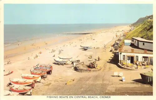 uk48040 Fischerboote am zentralen Strand Cromer UK