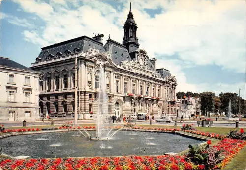 BT5199 tours l hotel de ville et la place dy palais France