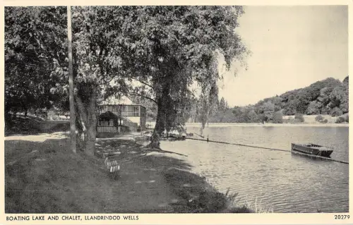 uk31313 Bootfahren See und Chalet Llandrindod Wells Wales Echtfoto UK