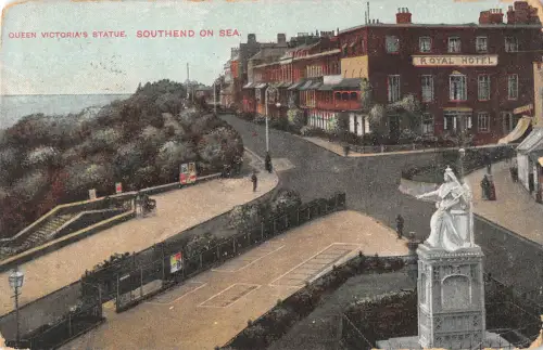 uk25631 queen victoria statue southend on sea uk