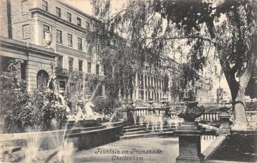 uk21205 Brunnen an der Promenade Cheltenham UK