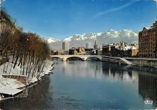 BG35587 grenoble ville olympique au fond la chaine de belledonne france