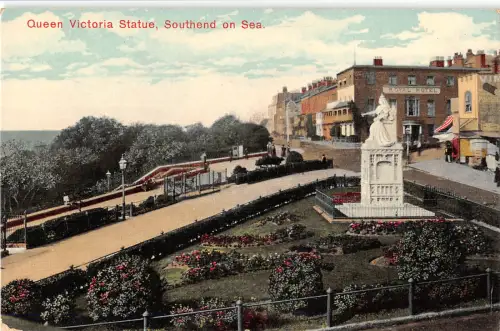 uk13586 queen victoria statue southend on sea uk