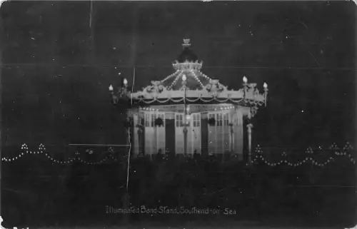 uk29543 beleuchteter Bandstand Southend on Sea Echtfoto UK
