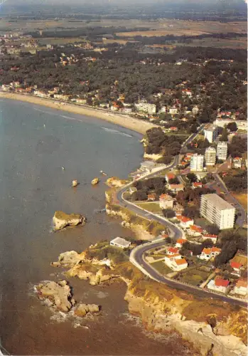 BR22410 St Georges de Didonne rochers et plage de Vallieres france