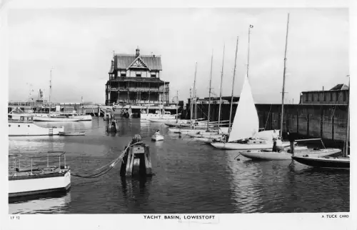 uk16960 yachtbecken loweroft echtfoto uk