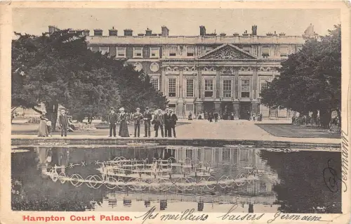 BR60637 Hampton Court Palace UK