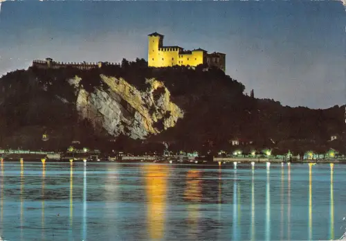 BT0388 Lago maggiore Castello d angera di notte Italien