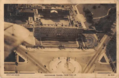uk30989 buckingham palace from the air real photo uk