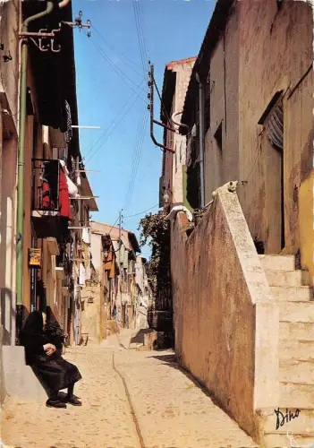 BG35969 collioure vieille rue typique cote vermeille france