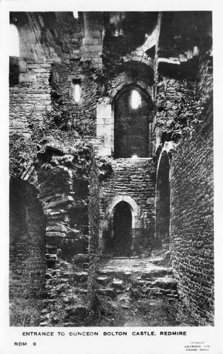 BR60587 Eingang zum Kerker Bolton Castle Redmire Echtfoto UK