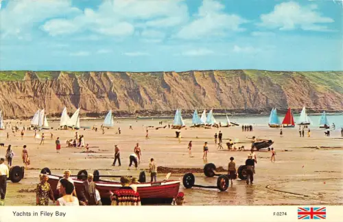 B101311 Yachten in Filey Bay UK 14x9cm