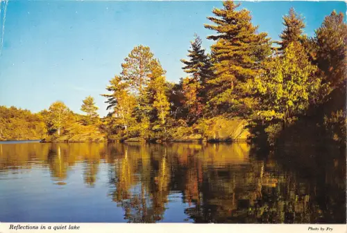 BG20977 ah Wildnisspiegelungen in einem ruhigen See Kanada