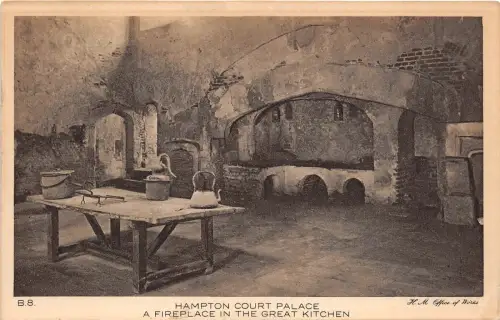 BR57910 Hampton Court Palace ein Kamin in der großen Küche Postkarte UK