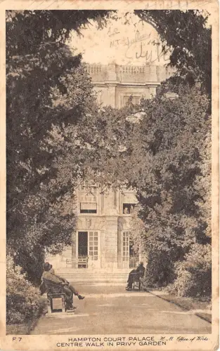 BR58156 Center Walck in Privy Garden Hampton Court Palace UK