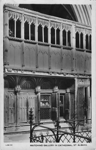 BR80825 watching gallery in cathedral st albans real photo uk