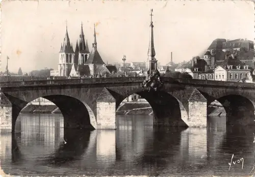 BR51713 Blois le pont de pierre et l eglise st nicolas Frankreich
